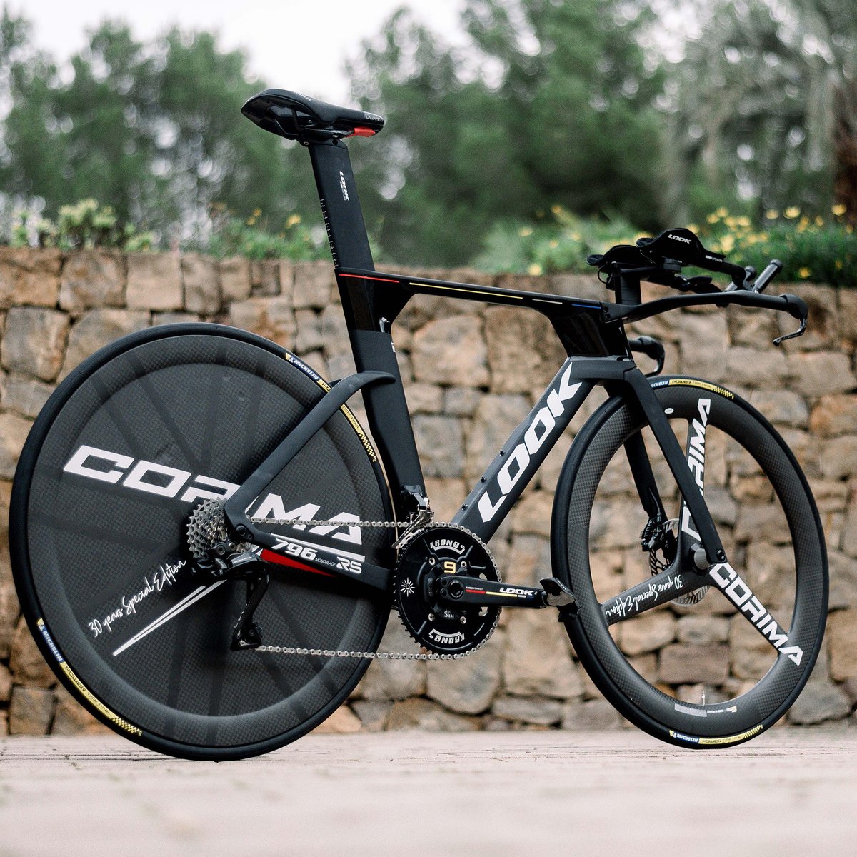 You provide the watts, we take care of the speed 🚀 

Find out more - bit.ly/796_MONOBLADE_… 

#lookcycle #cycling #cyclisme #velo #procycling #ttbike #timetrial