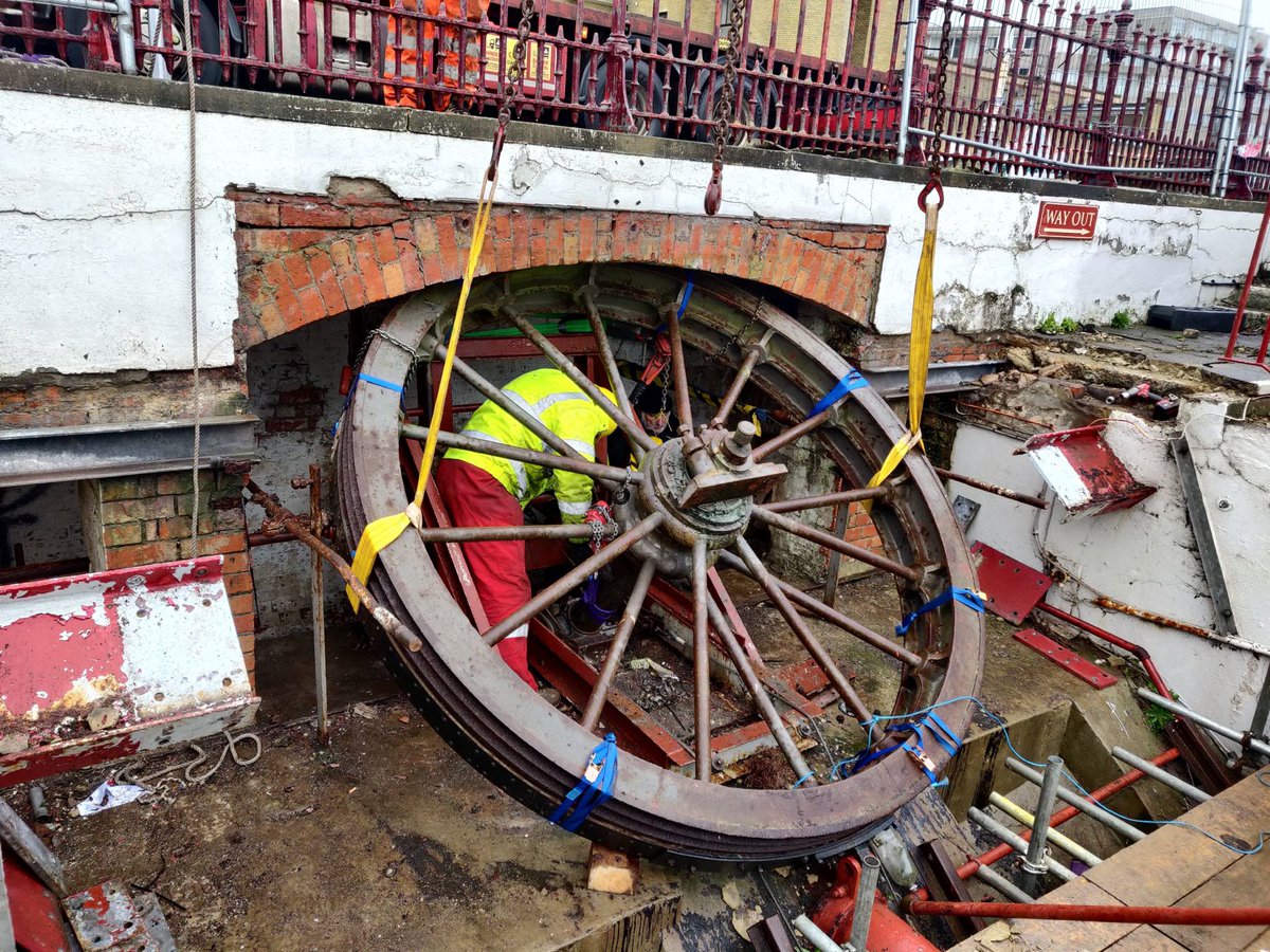 We've given £200,000 to help restore Folkestone’s @LeasLift funicular railway in Kent. 🎉 The grant will fund a replacement 8ft wide sheave wheel that is essential to move the passenger cars, so the lift can reopen to the public. Find out more ➡️ bit.ly/LeasLiftGrant