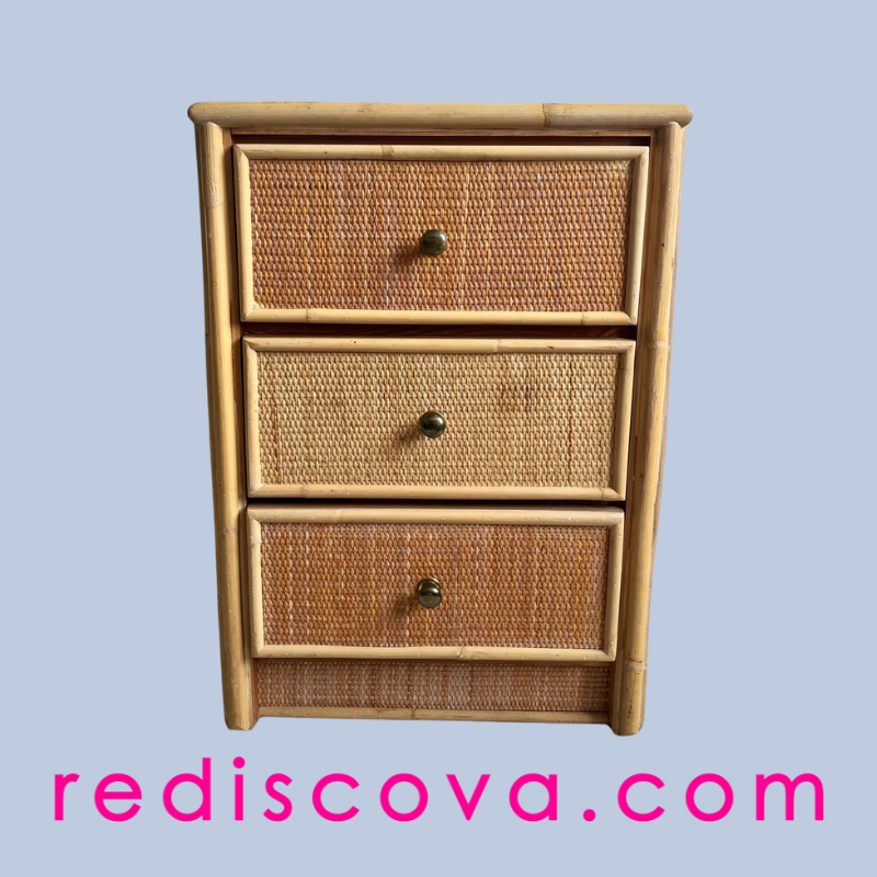 Cane vintage bedside table available from rediscova 
Click on the link below for purchase
rpst.page.link/iKAN
#vintage #sustainability #rediscova #homedecor #interiors #interiordesign #fridayvibes #furniture #bedroomdecor #vintagefurniture
