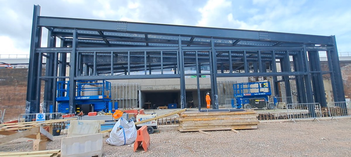🛠️ It's been all go on the new @luhc funded Eastern Entrance at Bristol Temple Meads. 🚪 The structure of the building’s in place. It'll link the station subway to @TempleQuarter & @BristolUni campus from 2026. 👷‍♀️👷‍♂️ Next we install glazing & cladding #BristolRailRegen