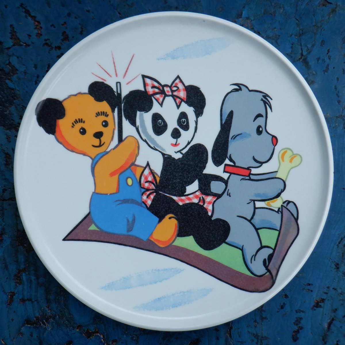 A vintage Sooty, Soo and Sweep plate. 17.5 cm in diameter. Made in England by Encore Gaydon. 🛒 ebay.co.uk/itm/3055496147… #Sooty #Soo #Sweep #SootyAndSweep #Vintage #FollowVintage #eBay