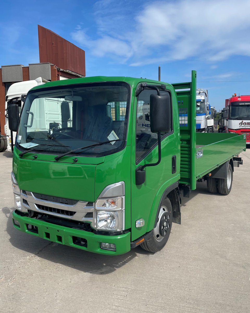 Looking fresh! Isuzu body and cab transformed into the customer's green livery💚

#Refinishers #CommercialRefinishers #PaintWork