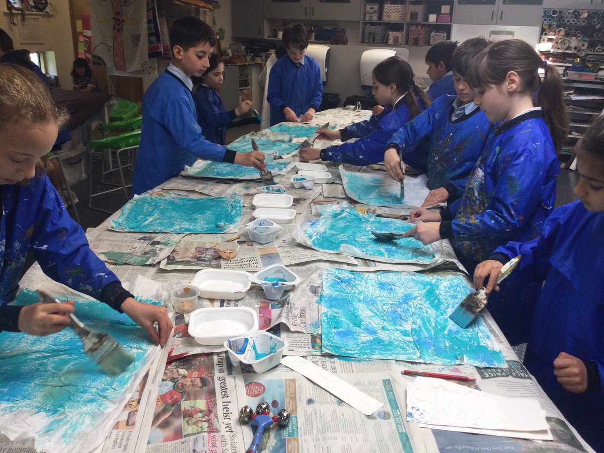 F4 have been having fun creating textured backgrounds ready for their pictures to be added next week. @UptonHead @UptonForm5 #UptonDifference #UptonJourney #UptonPrep #UptonPrePrep @naceuk @Artsmarkaward