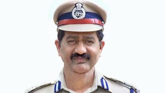 Key update in phone tapping case of Telangana The Nampally court has issued non-bailable warrants against IPS officer Prabhakar Rao and I News MD Shravan Kumar in connection with the phone tapping case. It is a big step towards obtaining red corner notices through Interpol.…