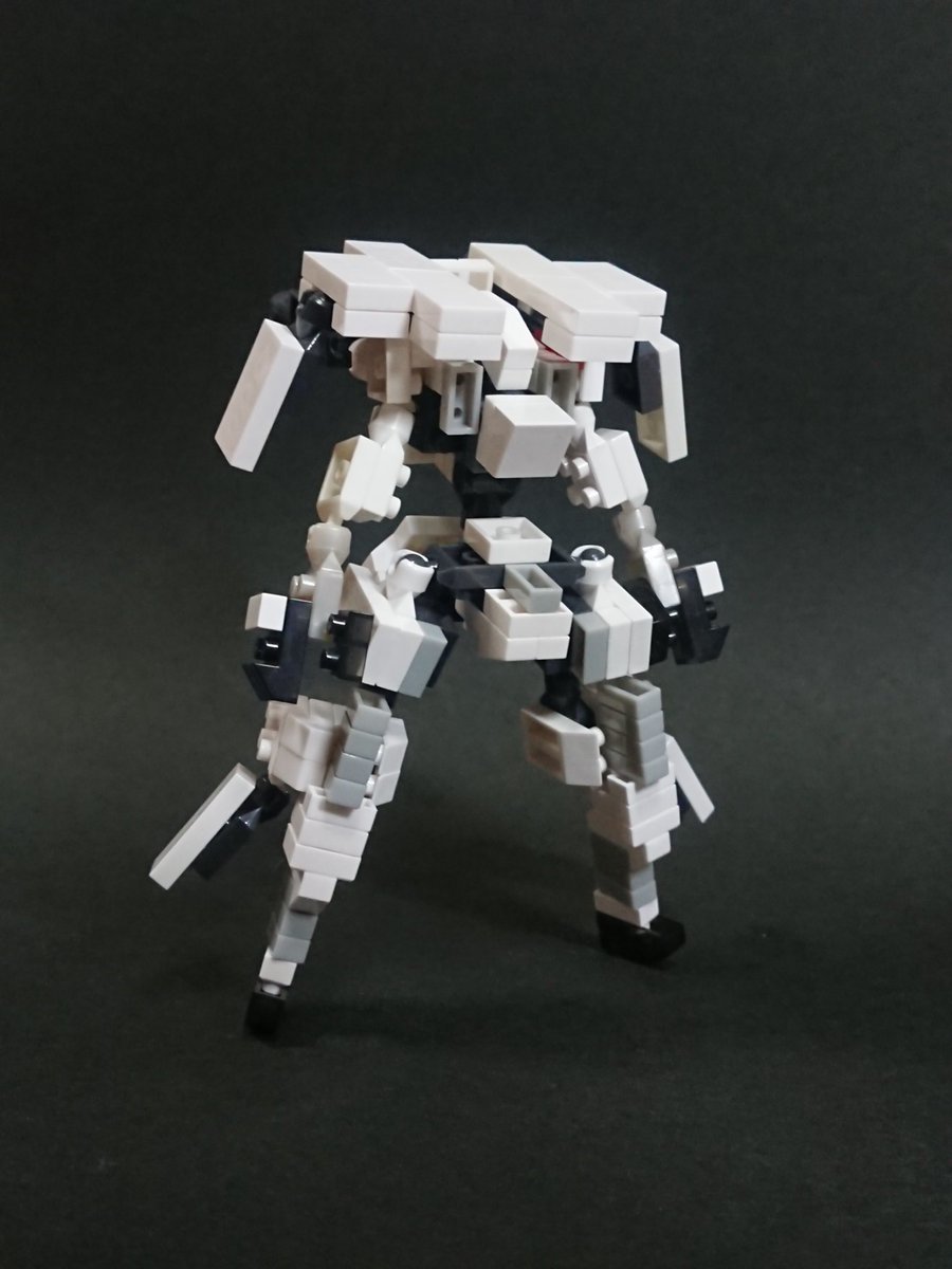 superksan's tweet photo. プチブロックのオリロボです。ミニロボの飛行ユニット装備タイプです。
#プチブロック
#ロボット https://t.co/E26rG0X1je