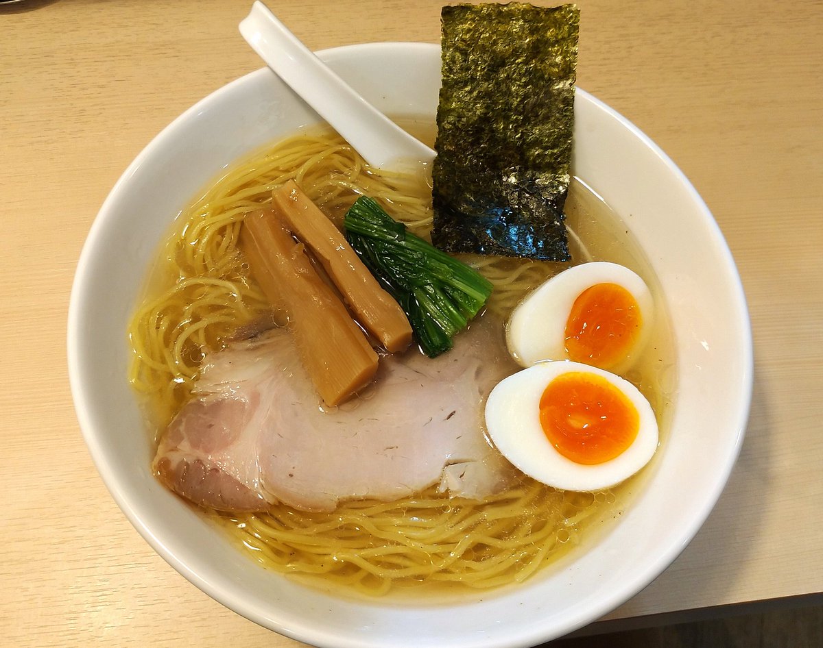 渋谷の塩麺ミズノボルさんの塩ラーメン。 スープとメンマ、美味しかった。 そして渋谷VIDENT！🙂 #ミズノボル