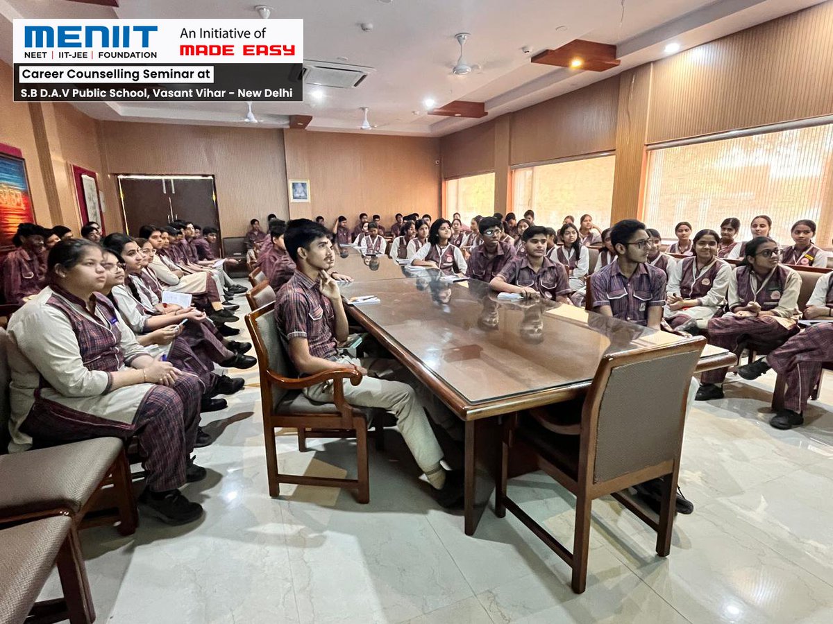 The MENIIT (MADE EASY for NEET & IIT) team hosted a career counselling Seminar at Suraj Bhan DAV Public School, Vasant Vihar, New Delhi with the aim of enlightening every student about available career paths. 
#MENIIT #MADEEASY #NEXTIAS #IITJEE #NEET #FOUNDATION
