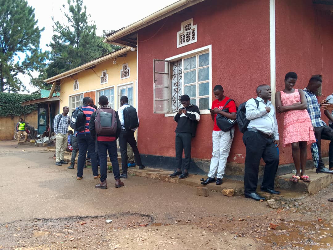 Enumerators in Kansanga parish, Kampala are also stranded because the tablets they are supposed to use to collect data for the ongoing national census exercise are not working.
The tablets are reportedly not connected to @StatisticsUg servers.
#MonitorUpdates 
📸Sylivia Katushabe