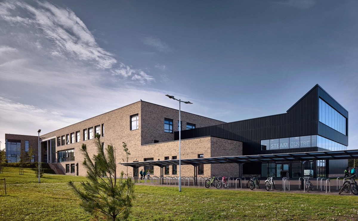 HubSouthEast's tweet photo. Fantastic to see the new #WallyfordLearningCampus shortlisted in the #Education category of this year's @ScottishDesign Awards, alongside a nomination for @ELCouncil as #ClientOfTheYear. Fingers crossed for next month's ceremony🤞 https://t.co/p23SnvqdpI