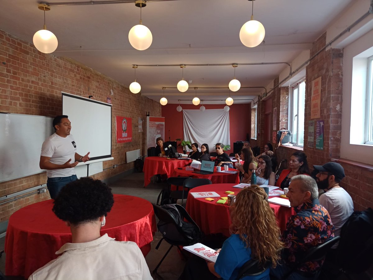 Just starting: our second political economy and organising course with @IWGBunion members of the week, this time in Spanish. Led by @Rafael_Navar, over the next 2 days we'll be learning about the history of the working class movement, and strategies and skills to build power