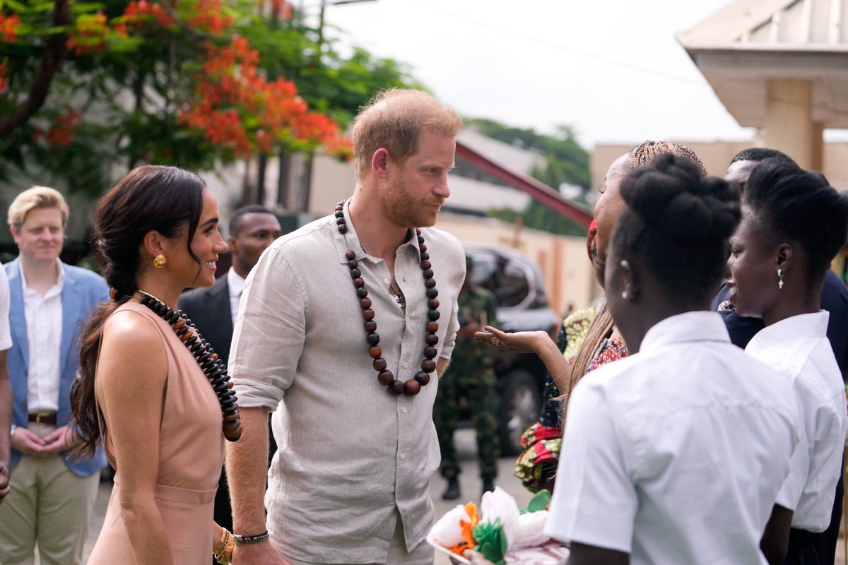 #PrinceHarry and #MeghanMarkIe meet children at the Lights Academy in Abuja, Nigeria as they champion the Invictus Games, which he founded to aid the rehabilitation of wounded and sick servicemembers and veterans.

#InvictusGames #HarryandMeghaninNigeria