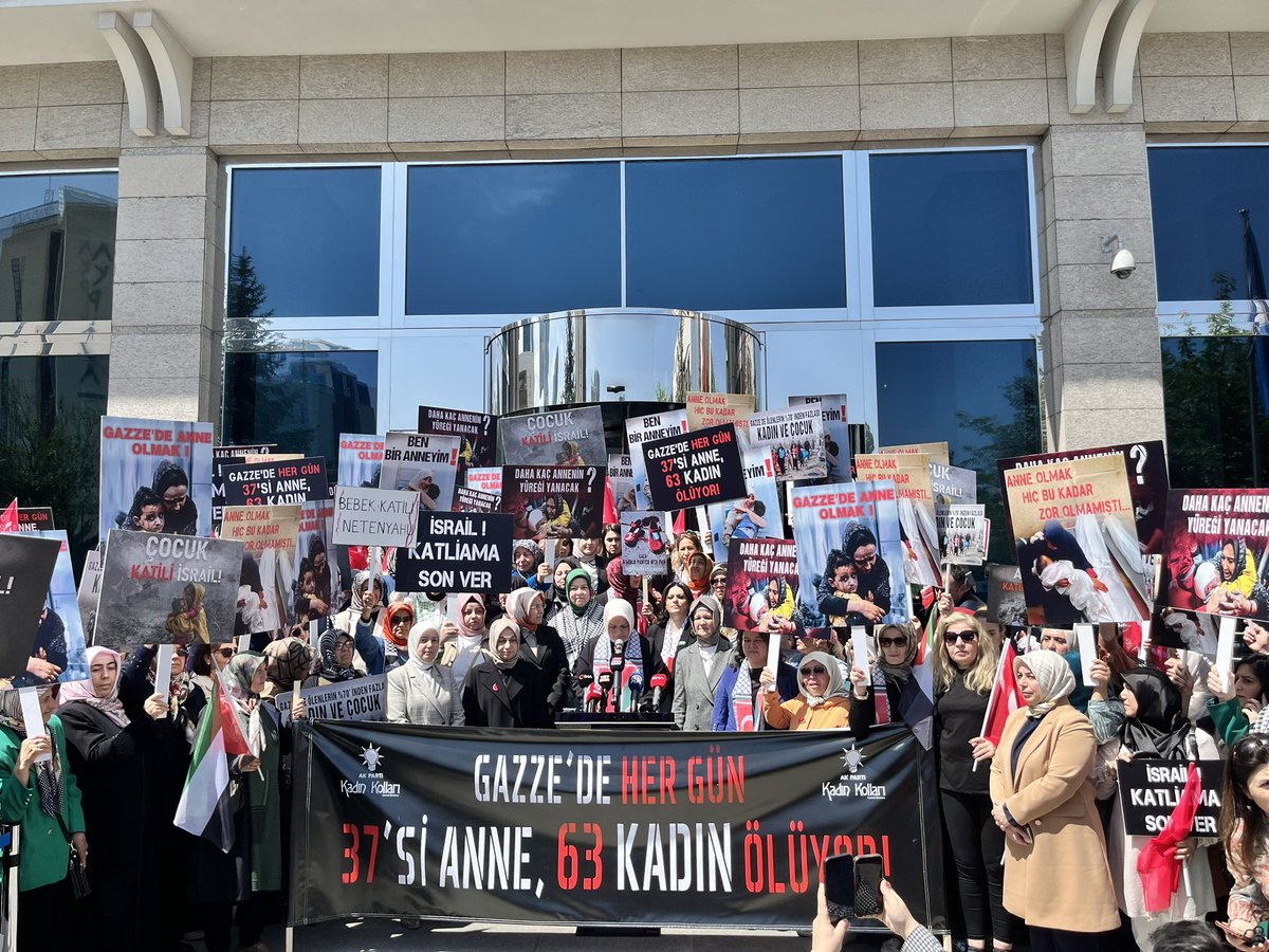 📍#AKParti Genel Merkez

Annelerin ağladığı hiçbir savaşın kazananı yoktur. 

7 Ekim’den bu yana Filistin’de yaşanan soykırım için SUSMADIK, SUSMUYORUZ, SUSMAYACAĞIZ.

“Savaşta doğdun savaşta şehit oldun.” diye ağıtla evladının naaşını seven Gazzeli #AnnelerİçinSusma

<a href="/aysekesir/">Ayşe Keşir 🇹🇷🇹🇷🇹🇷</a>
