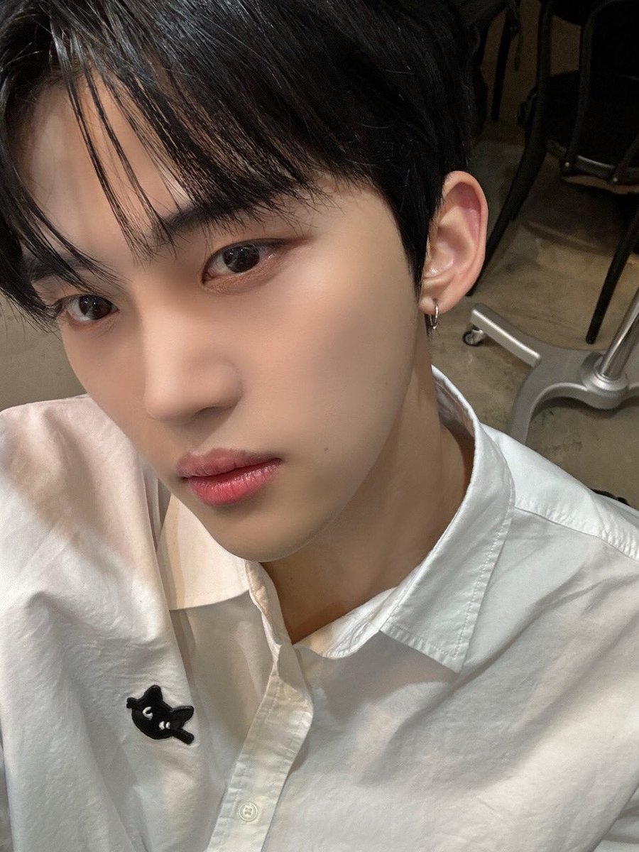 진짜 잘생겼다…