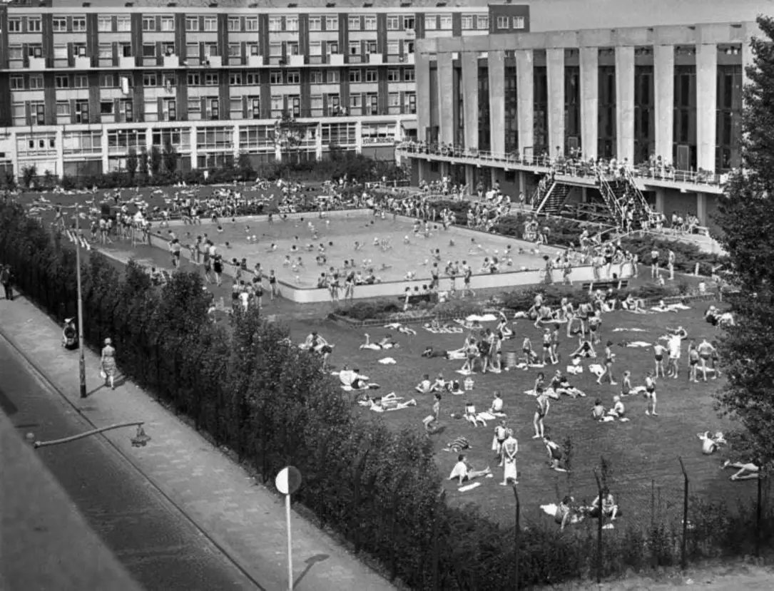 🏊‍♂️Goedemorgen, een duimpje als je hier je zwemdiploma hebt gehaald... Bij 'de man met de haak'. 

#Pendrecht