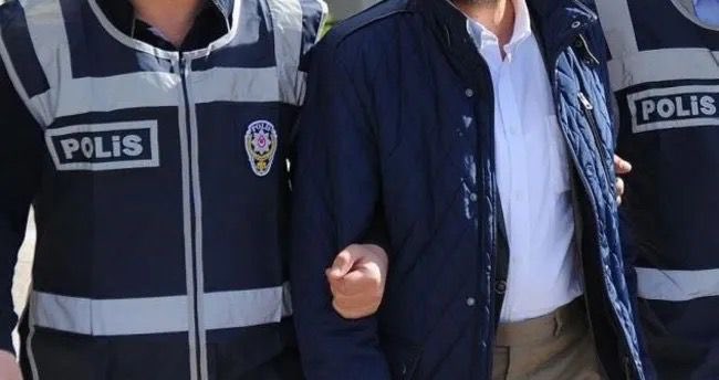 Eskişehir'de, FETÖ üyesi olduğu gerekçesiyle hakkında 6 yıl 10 ay 15 gün kesinleşmiş hapis cezası bulunan eski 1. sınıf emniyet müdürü, yakalanarak cezaevine teslim edildi.