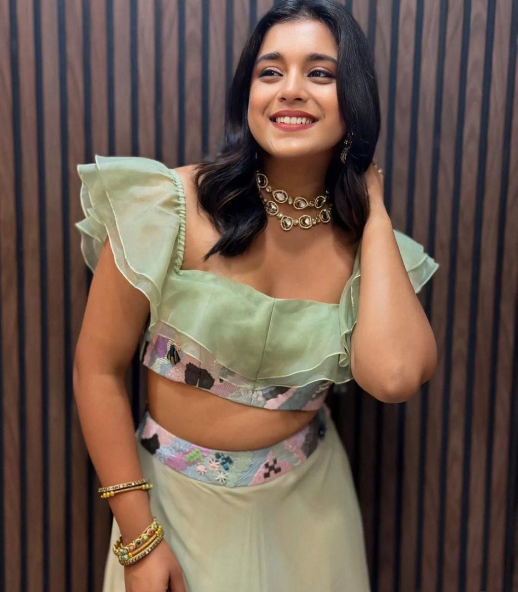 Straight out from the princess wonderland👑💘 Check out these amazing pictures of Sumbul Touqeer! #sumbultouqeer #beautiful #flawless #actress #trending #imliee #kavya #trending #picoftheday