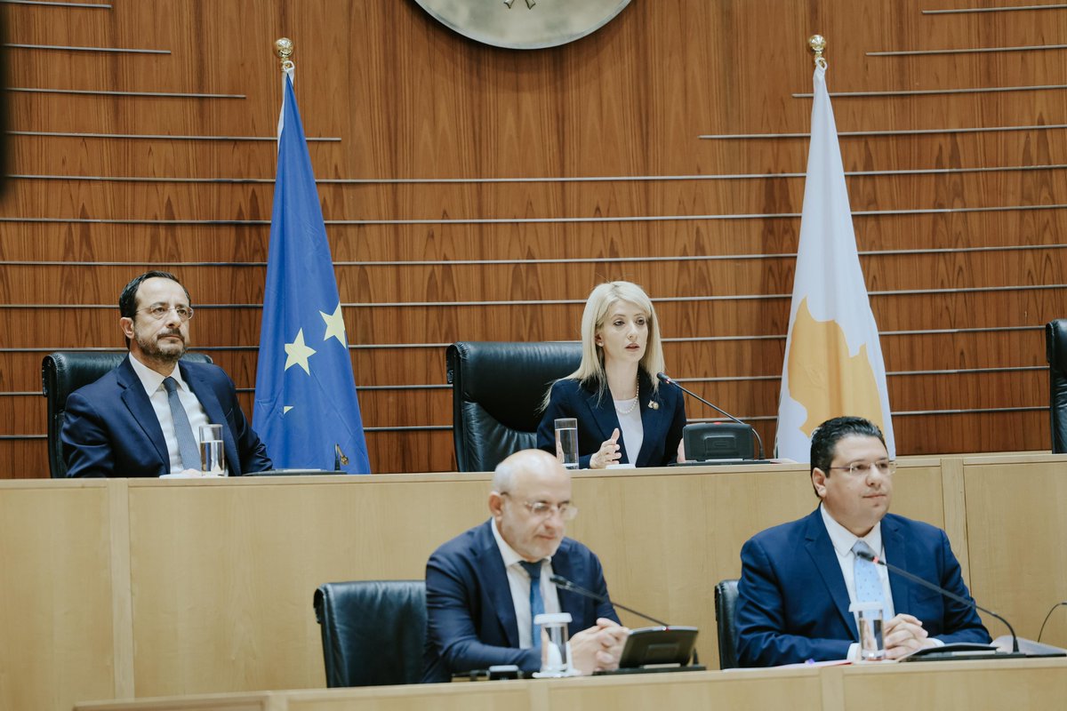 #ΕιδικήΣυνεδρία της Βουλής των Αντιπροσώπων για την επέτειο των #20χρόνων από την ένταξη της Κύπρου στην #ΕυρωπαϊκήΕνωση 🇨🇾🇪🇺

Μια καθοριστική στιγμή για τη διασφάλιση του πολυτιμότερου διπλωματικού πλεονεκτήματος της Κυπριακής Δημοκρατίας αλλά και του μέλλοντος δέκα κρατών της