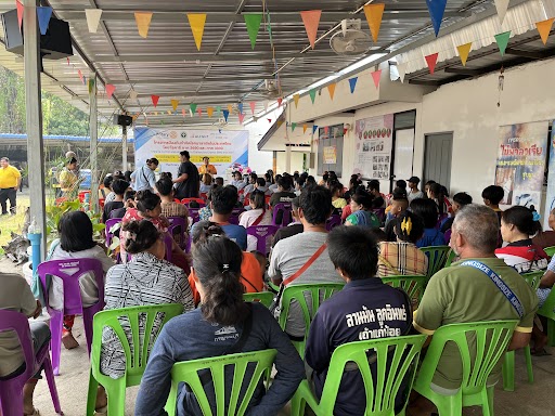 On May 7, @USAID @PMIgov, together w/ @Rotary Club of Kanchanaburi, @vbdthai, & @We_Are_Alight, marked an important locally-led, public-private partnership to #EndMalaria in 🇹🇭 by handing over malaria commodities and raising awareness about malaria prevention in Kanchanaburi.