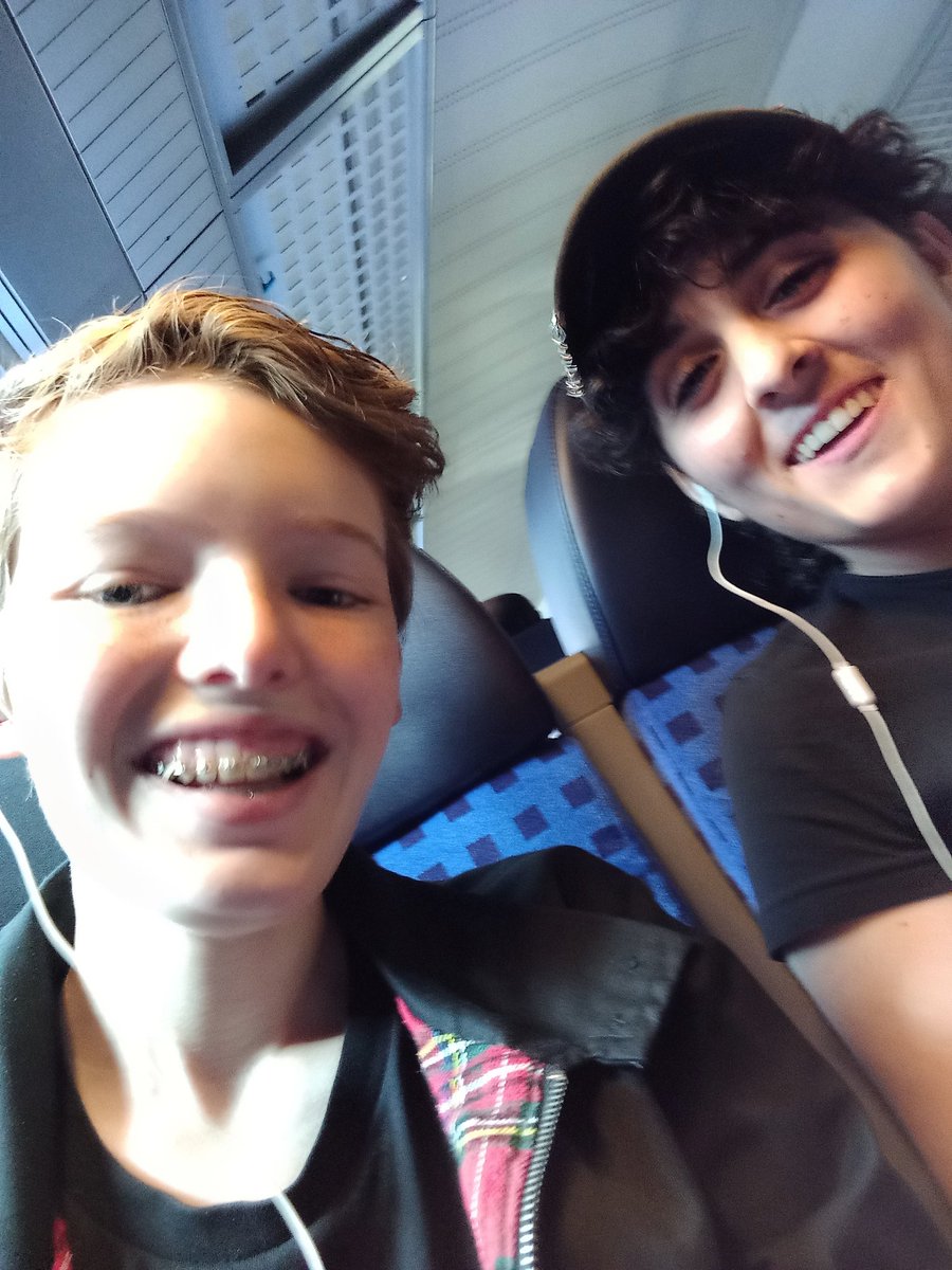 Welcome to Mia's and Nuri's Deutschlandticket journey to Berlin pt. 1, we got out first train and we even got seats, massive W