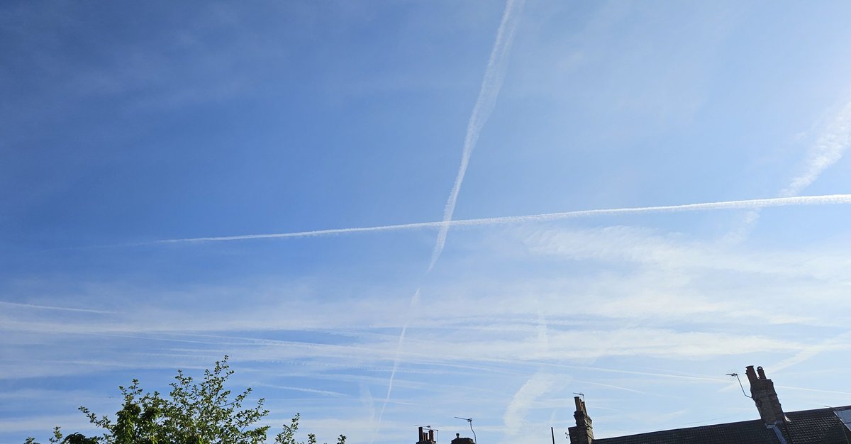 RichardPHodds's tweet photo. @clif_high East cost of England looking out over the North Sea this morning #maychemtrails https://t.co/IHcocUMAud