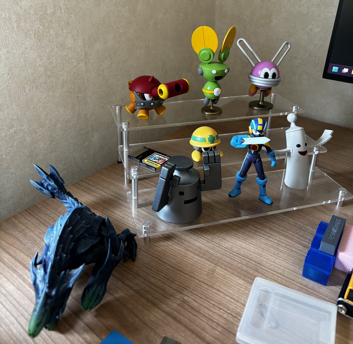 3d printing is so much fun. I didn’t model the brachydios or rockman, but I did model the viruses. Now working on Navis to get back into #fusion360 #megaman #rockmanexe #ロックマンエグゼ