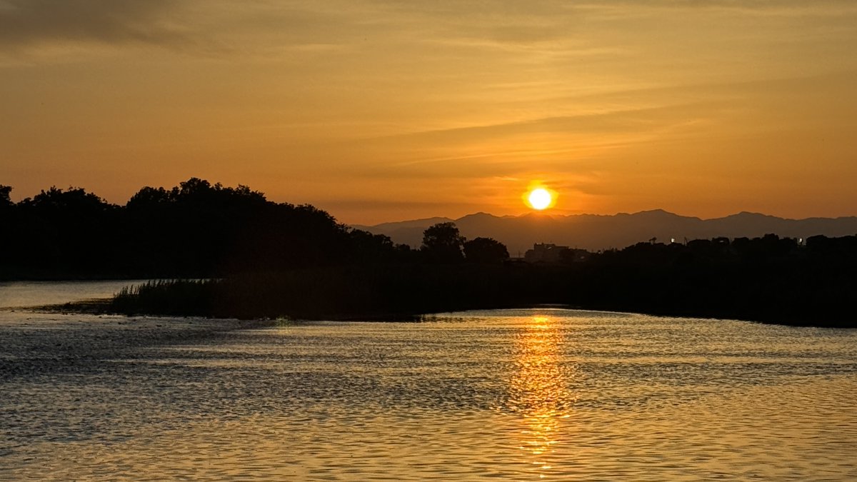 本日の夕陽が沈みまーす😊 #多摩川 #狛江こまえ