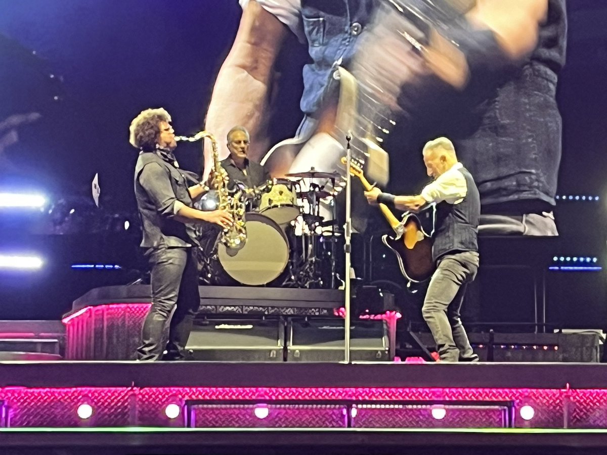 BrianHayes757's tweet photo. Lads apologies for the relative silence. It’s been a rather busy 24 hours at Bruce in Belfast. Bear with me as I try to catch up during today. @springsteen https://t.co/OUZtWZTBX3