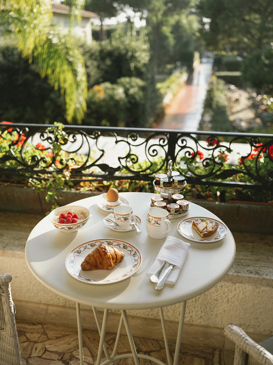 Experience an intimate moment of joy with breakfast on your room's private terrace.

#AugustusHotelResort #LuxuryLifestyle #FortedeiMarmi