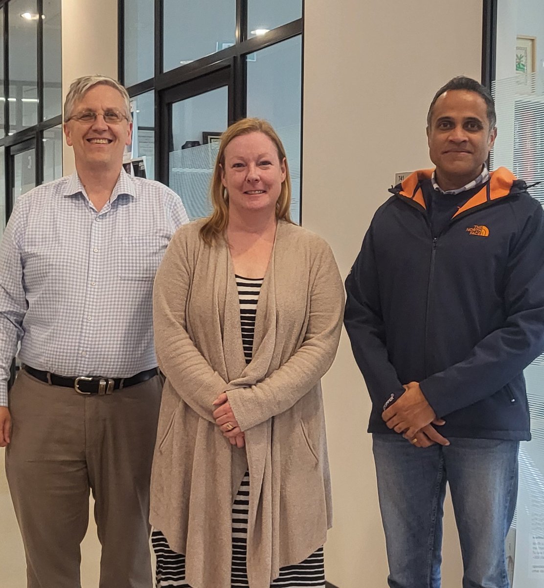 And now with a photo of Jennifer @JenLoveChem Shenal @RACInational and I. Looking forward to more collaboration between the RACI and CSC #ozchem @CIC_ChemInst