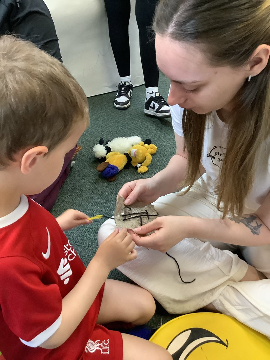 StoneyburnPS's tweet photo. Today in our Transition to P1 PEEP we explored 'becoming a writer' " with Buddy Bear " I was drawing my family and writing my name and my brothers name" " Can I sing the goodbye song" " Look at my marks," @WL_UNCRC @WL_Equity @Peeple_Laura @PeepleCentre @wlelc #WLPeepNetwork https://t.co/qEuWenerbp