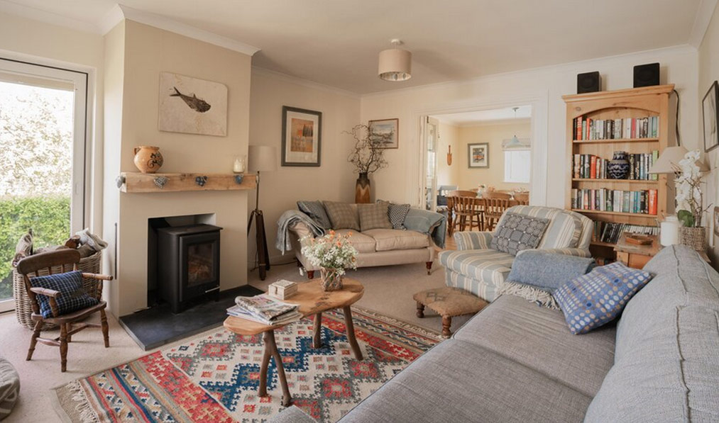 Just in from Castle Reach in Newport... 17-24th May now £850, and all remaining weeks in June are now £1150. Sleeps 9, pet friendly, views to the bay, central location.... More info here: newportpembs.co.uk/self-catering/…