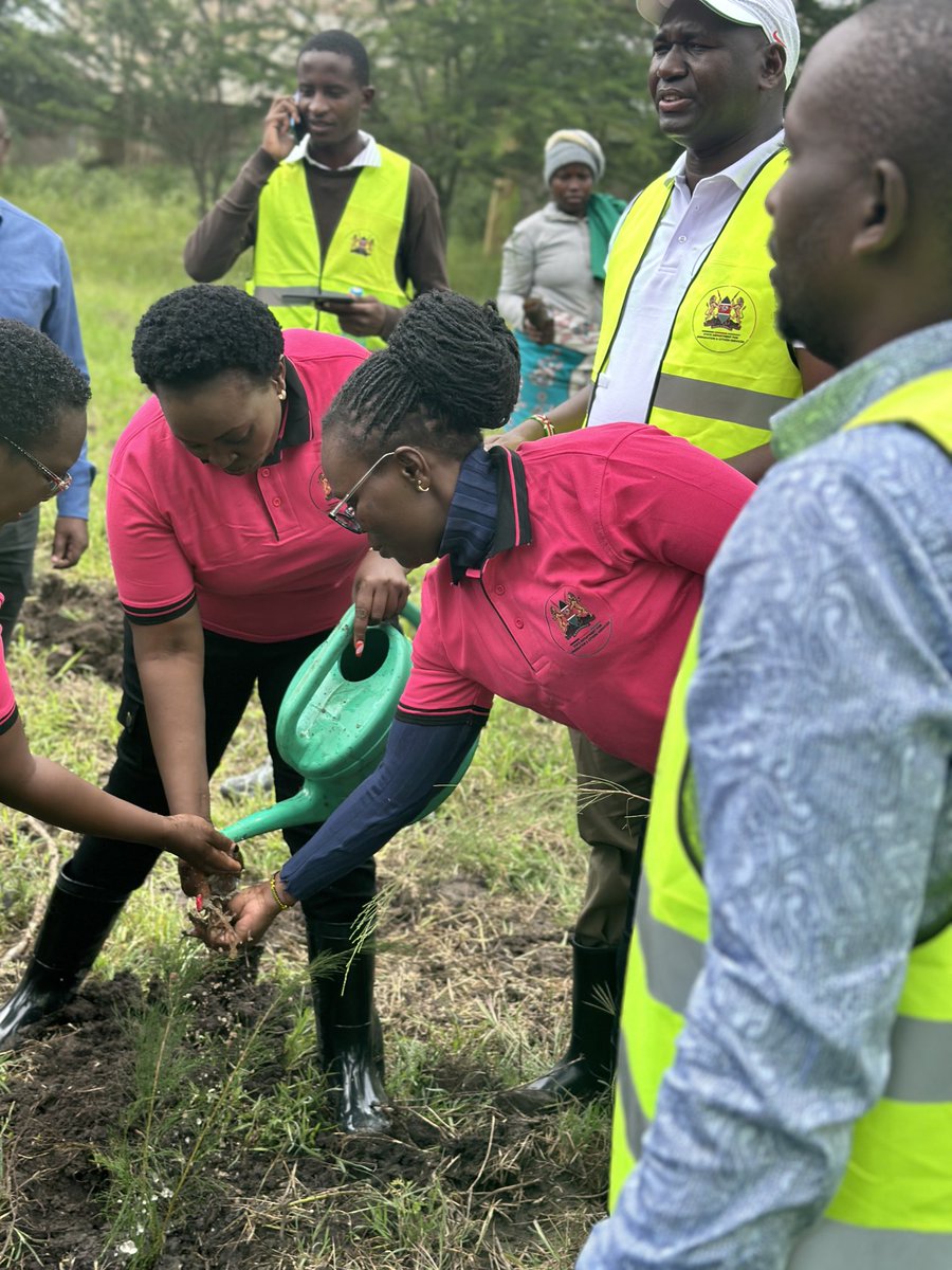 Planting & growing trees to mitigate impacts of climate change such as flooding causing damages of properties, loss of life & displacements ⁦@DRSKenya⁩, ⁦@InteriorKE⁩, ⁦@Stanyale⁩ @UNHCR_Kenya⁩ @JuliusKBitok⁩, ⁦@immigrationKE⁩, ⁦@BurenCaroline⁩