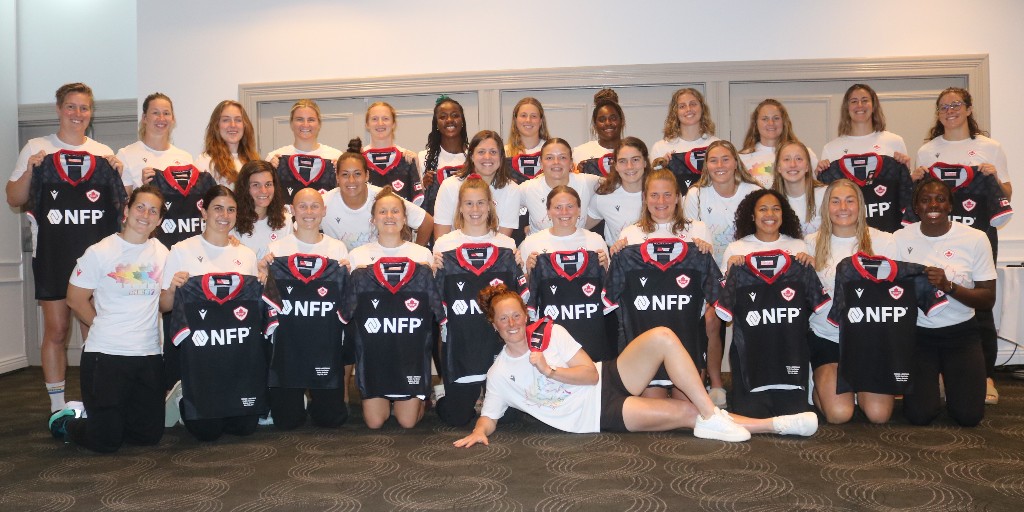 Jersey presentation down under🏉🇨🇦 

Introducing Canada’s 23 who will take on Australia🇦🇺

***

Présentation des 23 joueuses canadiennes qui affronteront l’Australie! 🏉🇨🇦 

#RugbyCA | #OneSquad