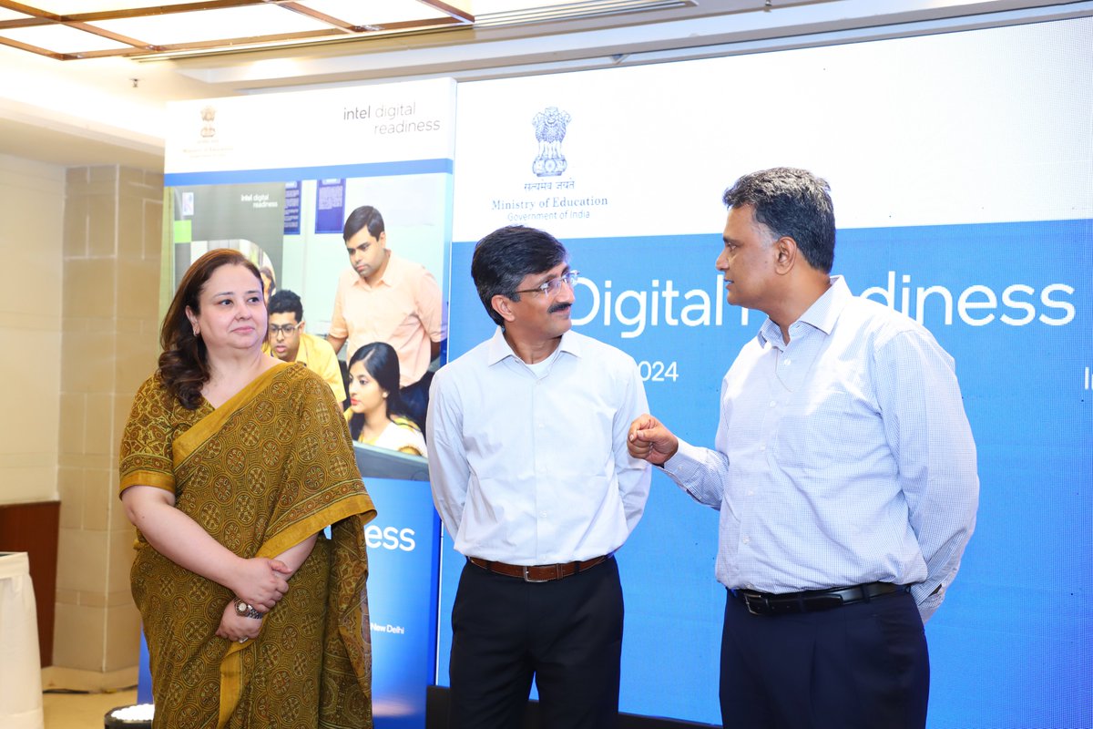 Intel #AI4FutureWorkforce program aims to empower the future workforce with the necessary #AIskills for employability. For easy access to the program, we recently signed MoUs with universities across the country in the presence of Mr. K Sanjay Murthy, Secretary - DHE, MoE