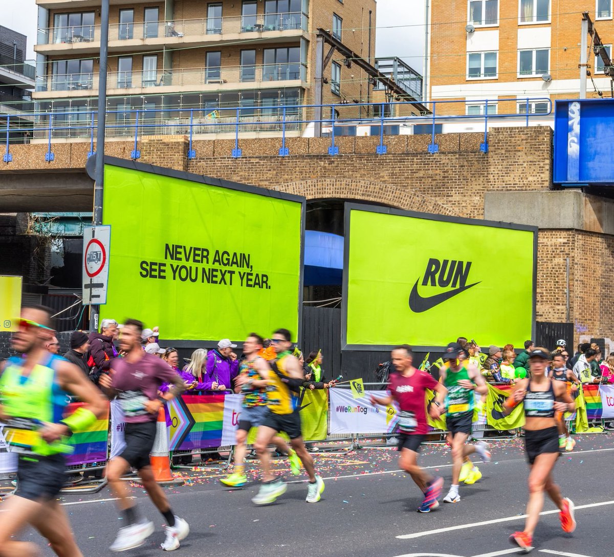 Brilliant ad from Nike near the finish line of the 2024 London marathon. 👟 'Never again' crosses many minds before the finish, yet a record number have already applied for the 2025 edition. #Nike #Marathon