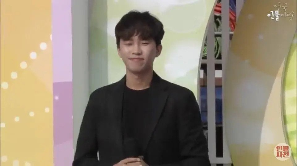 Mauna____'s tweet photo. 전국노래자랑 일반인 출연자 최고 아웃풋...jpg 
  
https://t.co/22hLRKDvL2 
인생 모른다 진짜 https://t.co/ToH2ud4FnK