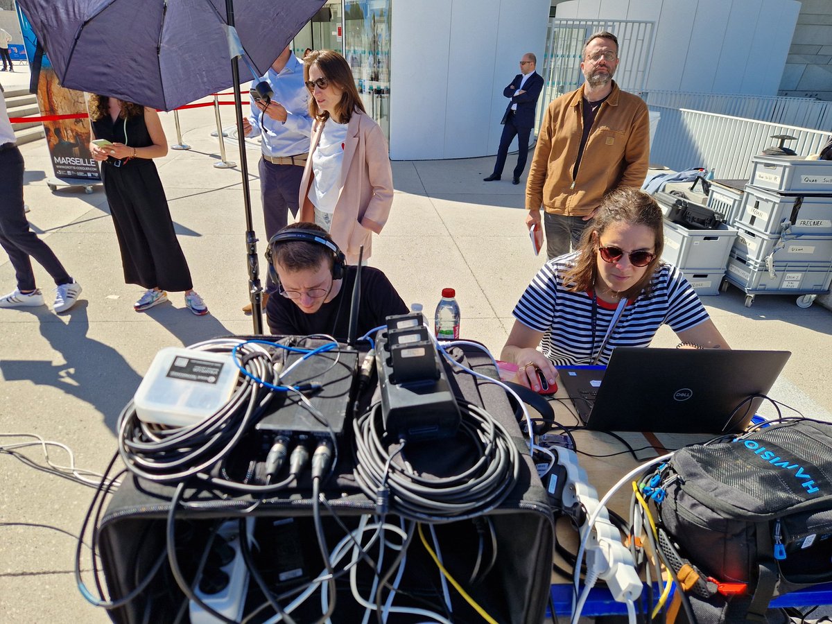 3️⃣ le lendemain, jeudi 9 mai 2024, nouvelle émission spéciale cette fois pour <a href="/BFMMarseille/">BFM Marseille Provence</a> et les antennes de la région Sud avec <a href="/sophiehebrard/">Sophie HébrardFicaja</a>
Parcours de la flamme dans la cité phocéenne 🔥
🎥 installation sur l'esplanade J4, remote prod 4 caméras multiflux sur <a href="/Haivision/">Haivision</a>