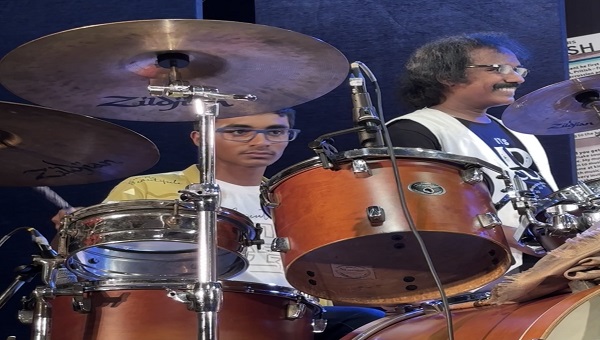 Incredible 40 beats per second! Doyen musicians laud tutor Sridhar's efforts; Pritish AR wows audience in Chennai with his awesome drums trinitymirror.net/news/incredibl… #musician #guinnessrecordholder #prithish @drummersridhar @SadanandamS3