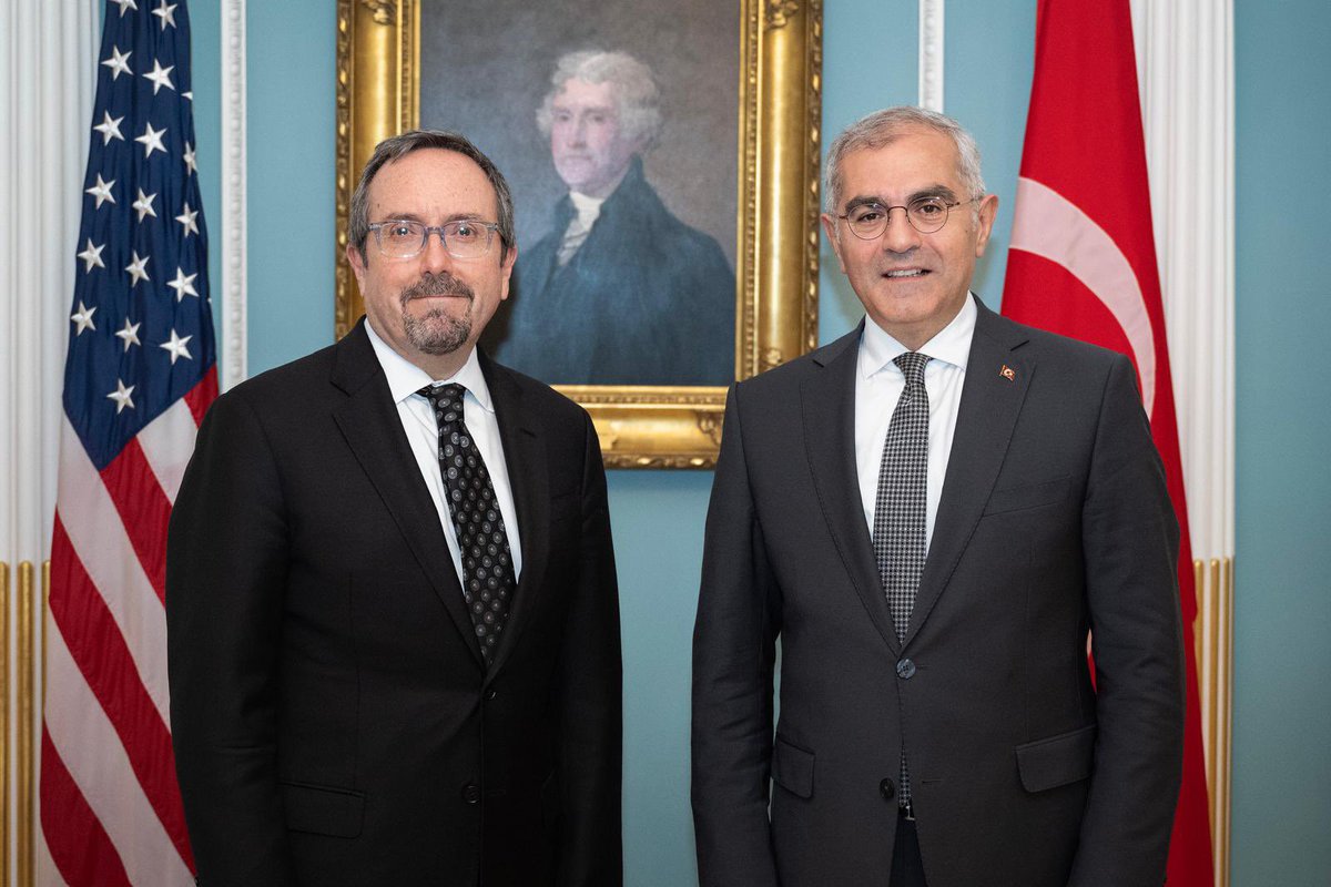 Deputy Minister Ambassador Burak Akçapar met with Ambassador John Bass, Acting Under Secretary for Political Affairs of the US Department of State. During the meeting, they exchanged views on the issues decided at the 7th Türkiye-US Strategic Mechanism Meeting as well as…