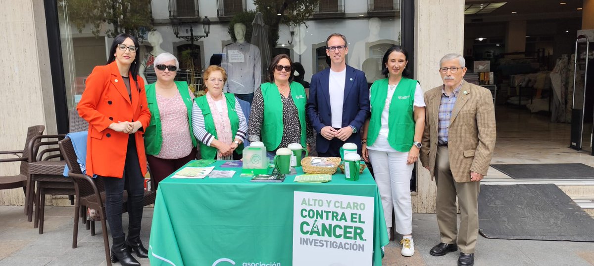 Ayer, 9 de mayo, día de la Cuestación, las Juntas Locales de la Asociación Española Contra el Cáncer en la provincia de Córdoba, salieron a la calle para pedir la colaboración de la sociedad, junto a pacientes, voluntarios y socios. Gracias!!