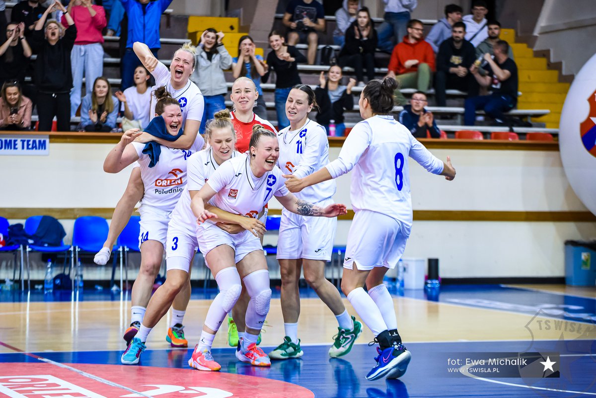 Wisła Basket (@wisla_basket) on Twitter photo 🏀🏀 1 Lig Kobiet 🏀🏀
Emocje 🌋 już pomału opadają 😃
Na odpoczynek nie mamy wiele czasu ponieważ już w najbliższy weekend zaczynamy kolejny etap rozgrywek.
To już ostatni ... ale za to jaki 😍
FINAŁ 1 LIGI KOBIET 💪💪
Wisła ORLEN POŁUDNIE vs GTK GDYNIA
<a href="/ORLENpoludnie/">ORLEN Południe</a> 🏀🏀 1 Lig Kobiet 🏀🏀
Emocje 🌋 już pomału opadają 😃
Na odpoczynek nie mamy wiele czasu ponieważ już w najbliższy weekend zaczynamy kolejny etap rozgrywek.
To już ostatni ... ale za to jaki 😍
FINAŁ 1 LIGI KOBIET 💪💪
Wisła ORLEN POŁUDNIE vs GTK GDYNIA
<a href="/ORLENpoludnie/">ORLEN Południe</a>