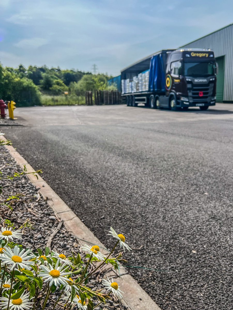 ☀️ Has Summer Arrived Early ☀️

Let’s hope this weather sticks around for the weekend, but I have just seen a weather warning for thunderstorms ⛈️ on Sunday 🫣

#HGV #Distribution #Haulage #Deliveringwinners #GregoryDistribution #Truck #TruckDriver #TruckLife #InstaTruck