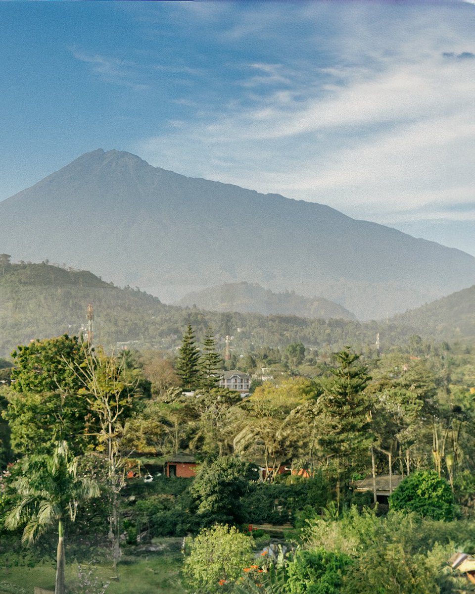 Imagine falling in love with the sight of this post, saving it, and deciding to head to #Tanzania. Picture yourself living out the journey of your wildest dreams 💭🌿🇹🇿 #ALifeWellLived #GranMeliá #GranMeliaArusha #Arusha