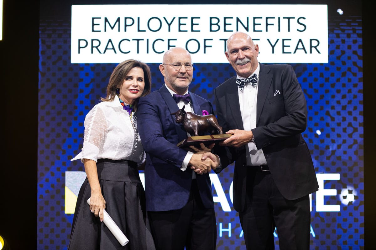 Congratulations to our @PSGR21EB office for winning the award for 'Employee Benefits Practice of the Year' at the 2024 PSG Conference last night. Pictured here, receiving the award from CEO of @PSGfinservices Francois Gouws, are @BrinkNerine (left) and @NeelsBrink3 (right).…