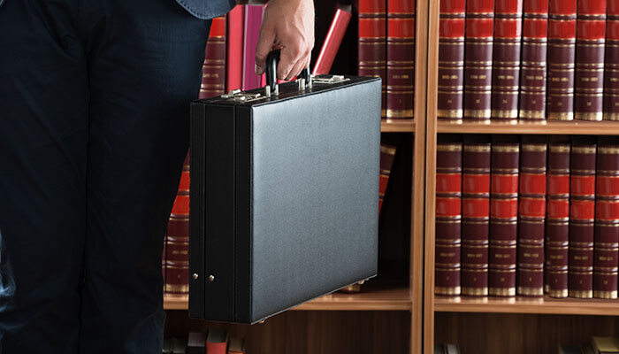9 Tips For Buying Work Briefcases For Lawyers #briefcase #legalprofessionals #ProfessionalStyle #corporatestyle #lawyergear #travelwithstyle #lawyerfashion #Durability #reinforcement @VONBAER @Entrepreneur @Shinola tycoonstory.com/9-tips-for-buy…