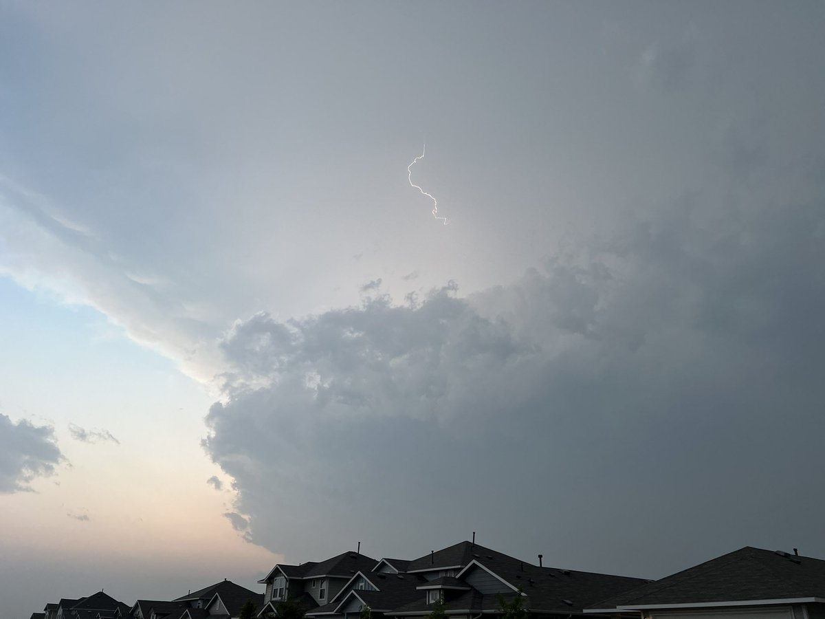 ChiefSexton's tweet image. Snapped a few photos of the storm moving in last night. Got lucky and caught the lightning ⚡️.