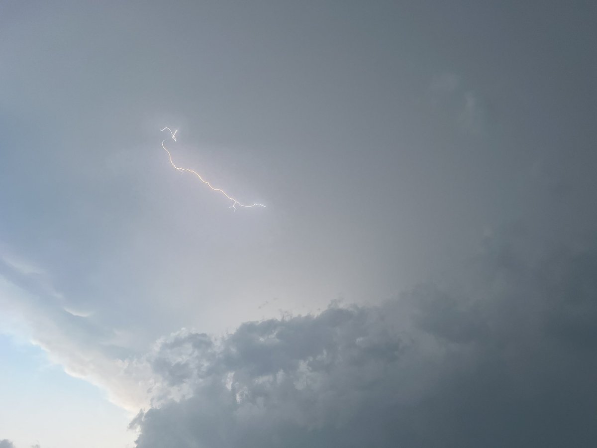 ChiefSexton's tweet image. Snapped a few photos of the storm moving in last night. Got lucky and caught the lightning ⚡️.