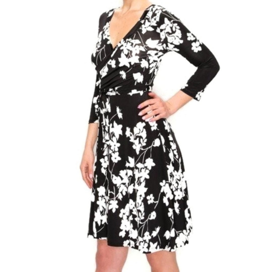 Black White Floral Faux Wrap Knee Length Dress tuppu.net/8b260b4e #womenfashion #jumpsuits #janettefashion #bridesmaid #maxidress #wedding #plussizefashion #smallbusiness #VenechiaFashion