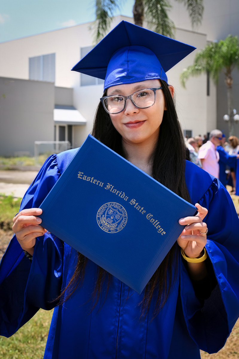 iTheCommie tweet media