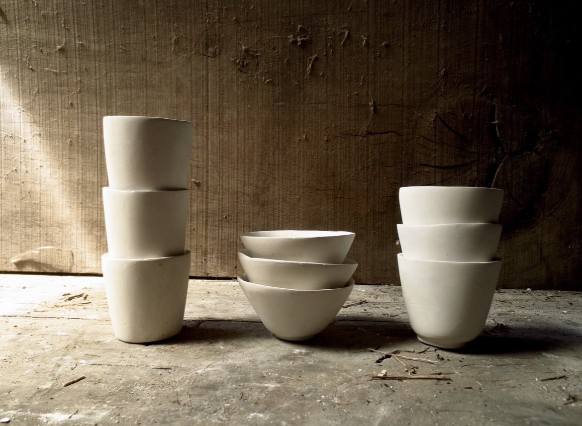 flintmancompany's tweet photo. Workshop time. New set of chalk tea cups and bowls. Chalk is such a misunderstood and underrated material. It surrounds the workshop and I walk on it everyday. #flintfriday #flint #teaset #chalk #sussex #southdowns#knappedflint #flintknapping #flintknapper #flintwall #flintwork https://t.co/0QSyDhsJNZ